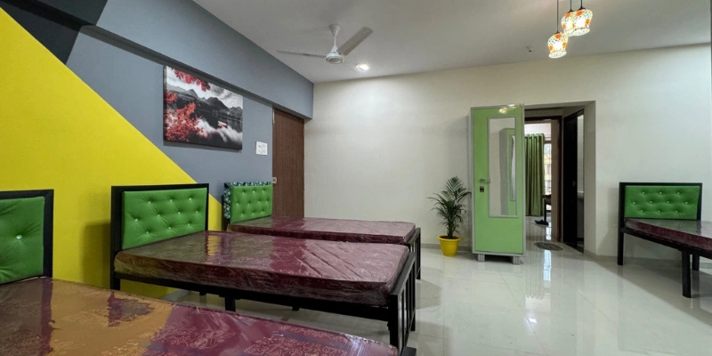 Co-living spaces in Andheri West Mumbai, PG with food in Andheri West